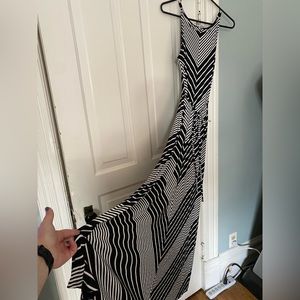 Old Navy sleeveless chevron maxi dress size medium